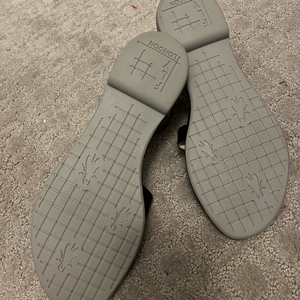 NWT London Fly Sandals - Picture 5 of 8